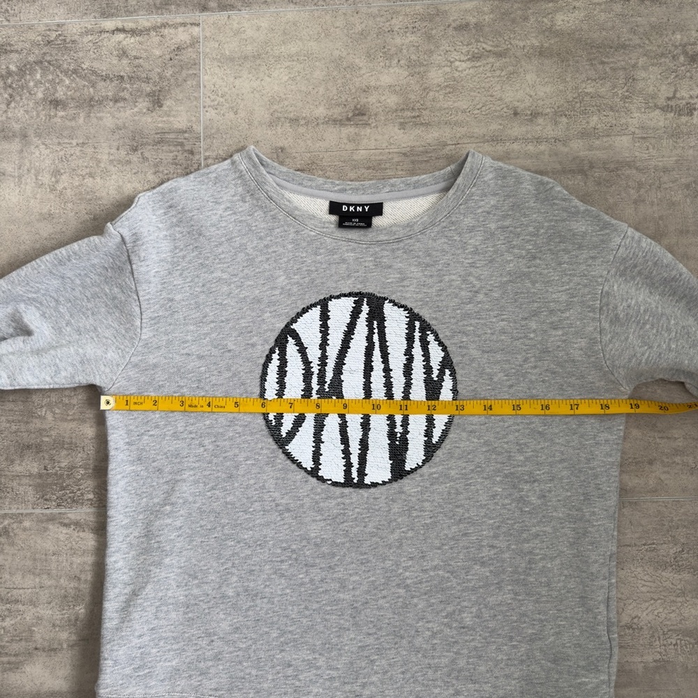 DKNY Printed Logo Crewneck Sweatshirt in grey with a sequined logo Size XS - Picture 10 of 12